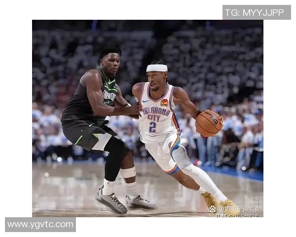 黄蜂与森林狼激战正酣双方球员全力以赴争夺胜利