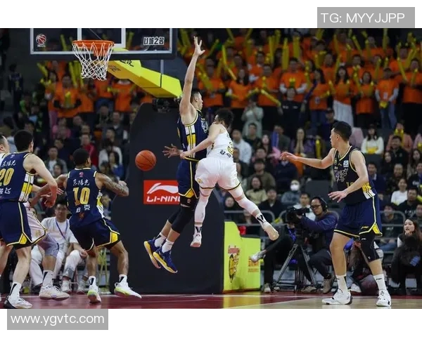 CBA精彩对决回顾广东队与吉林队的巅峰对抗录像分析