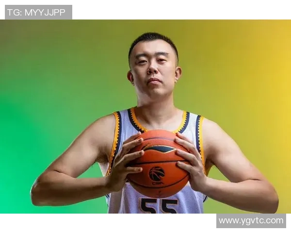 韩德君的篮球传奇之路:从青涩少年到CBA巨星的奋斗历程与荣耀时刻 韩德君的篮球传奇之路:从青涩少年到CBA巨星的奋斗历程与荣耀时刻