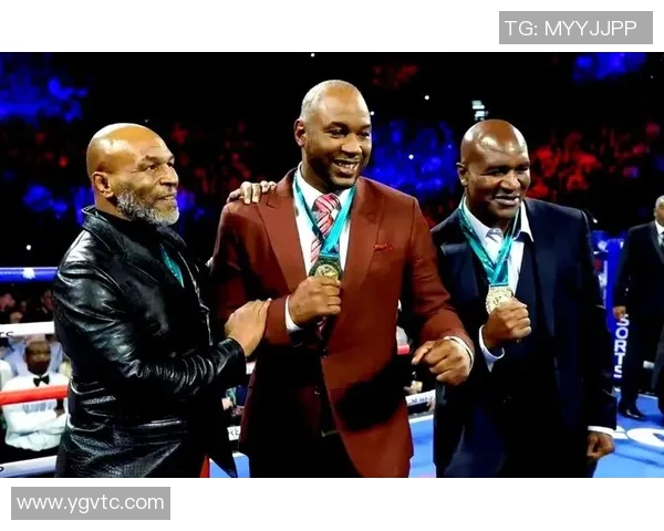 泰森与小罗伊琼斯对决分析:拳击传奇的巅峰对决与技术解析 泰森与小罗伊琼斯对决分析:拳击传奇的巅峰对决与技术解析