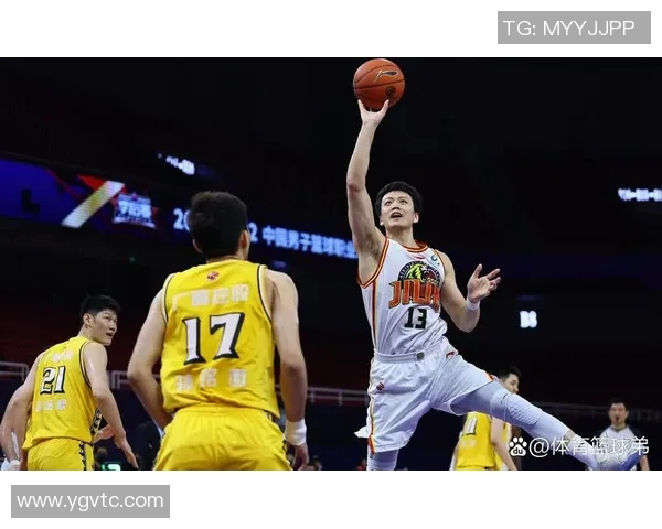 武汉篮球队实力提升引发热议新赛季展望与挑战并存